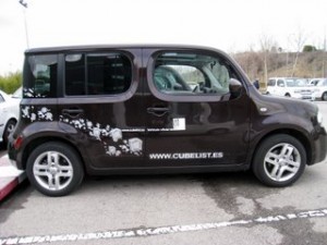 Lateral Nissan CUBE