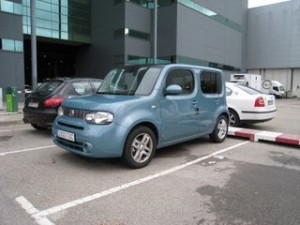 Nissan CUBE azul
